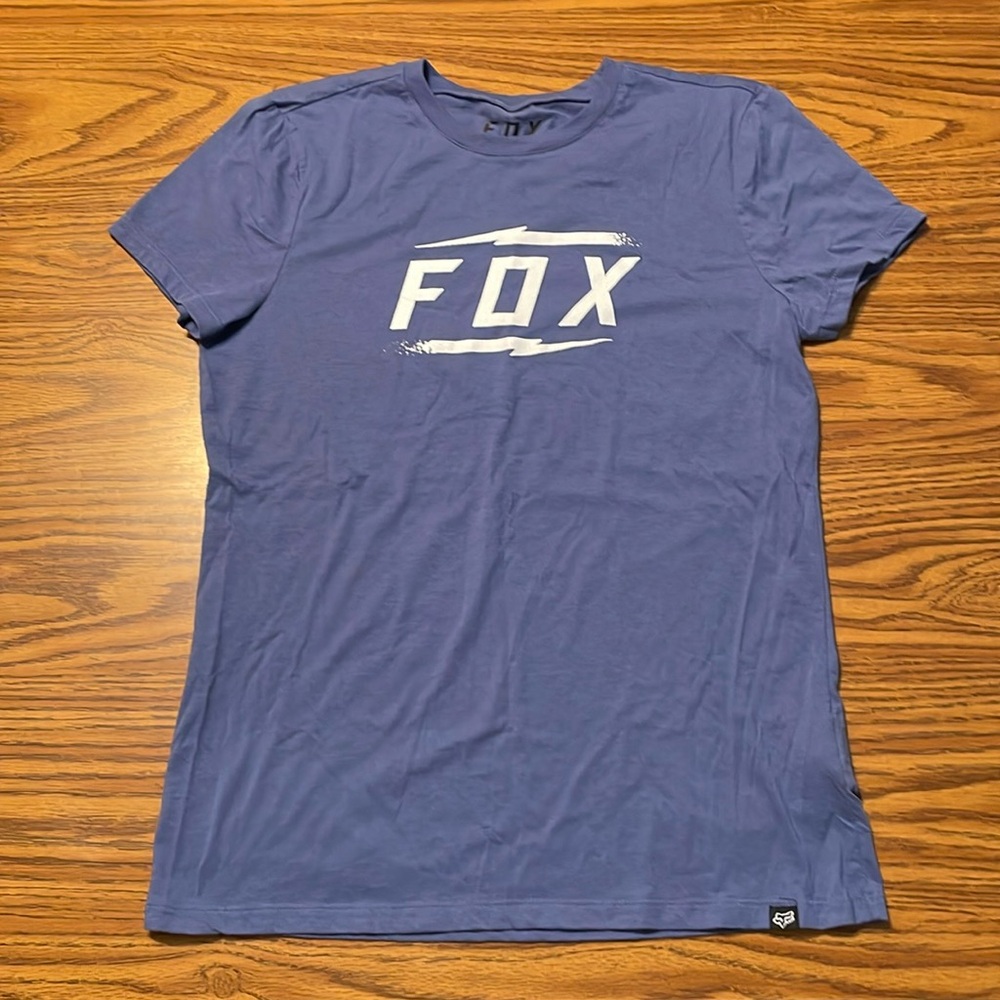 Like new! Ladies Fox tee size L. Nice blue color.